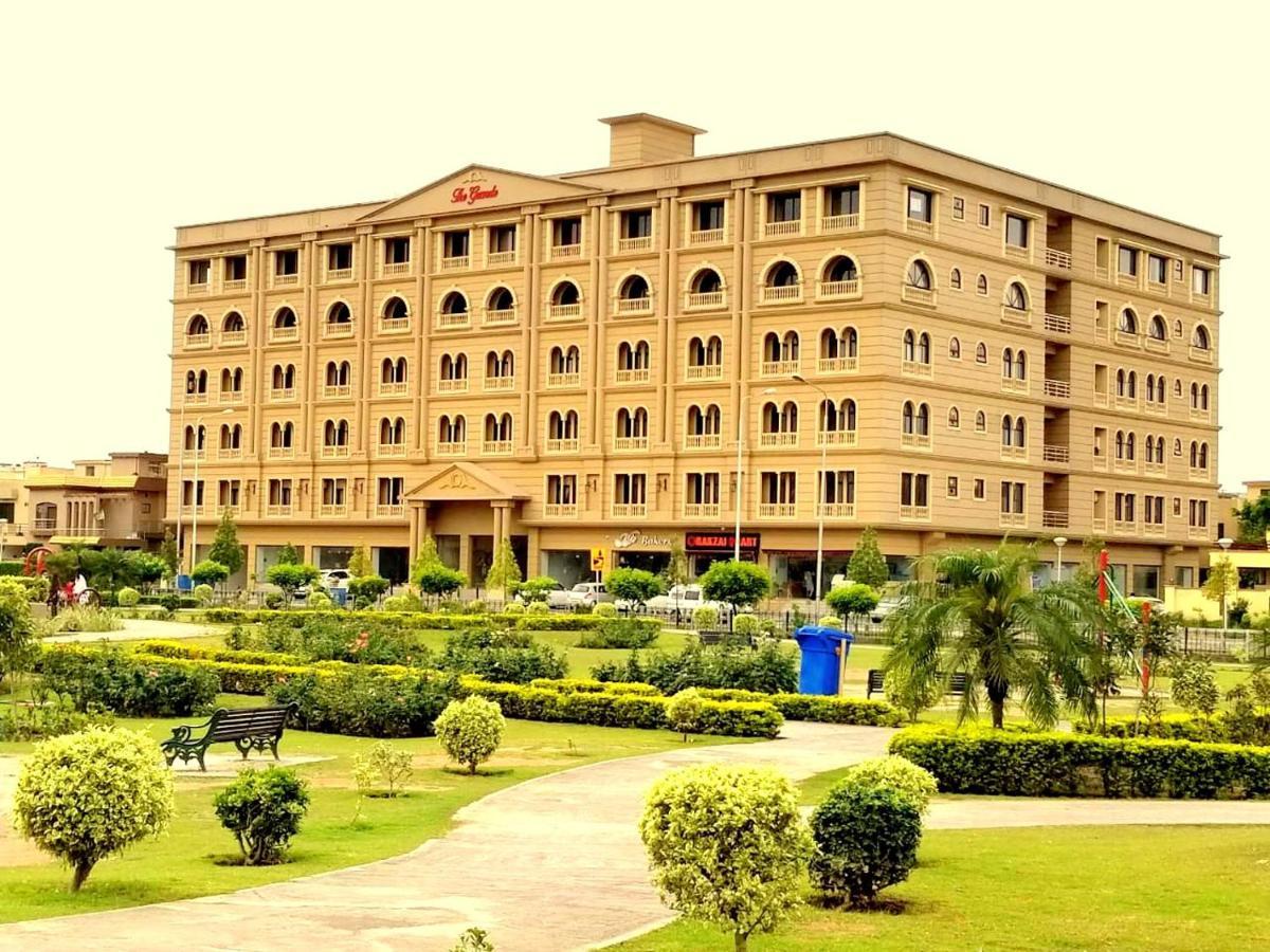 Executive 3 Bedrooms Apartment In Bahria Town 라왈핀디 외부 사진