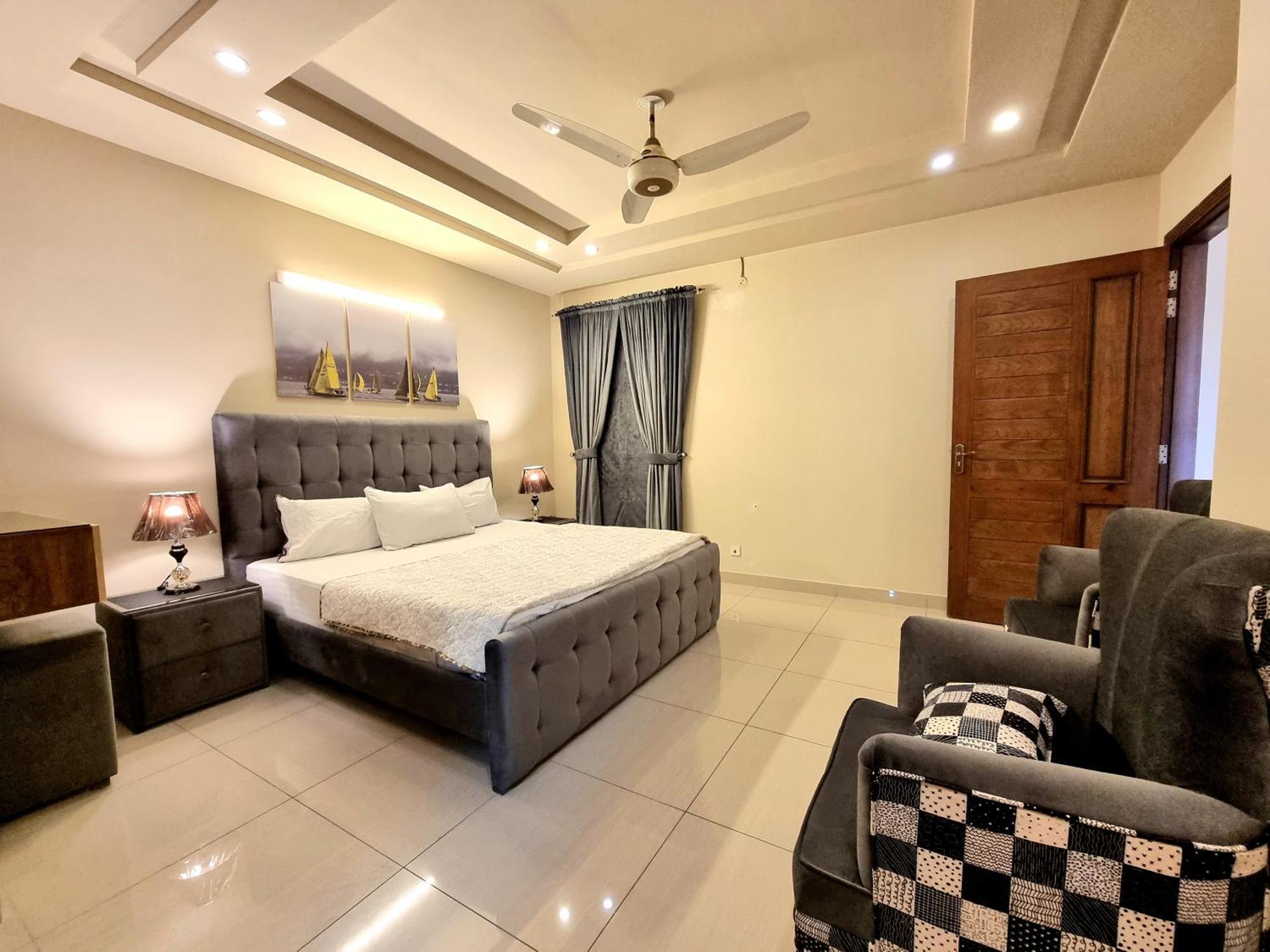 Executive 3 Bedrooms Apartment In Bahria Town 라왈핀디 외부 사진