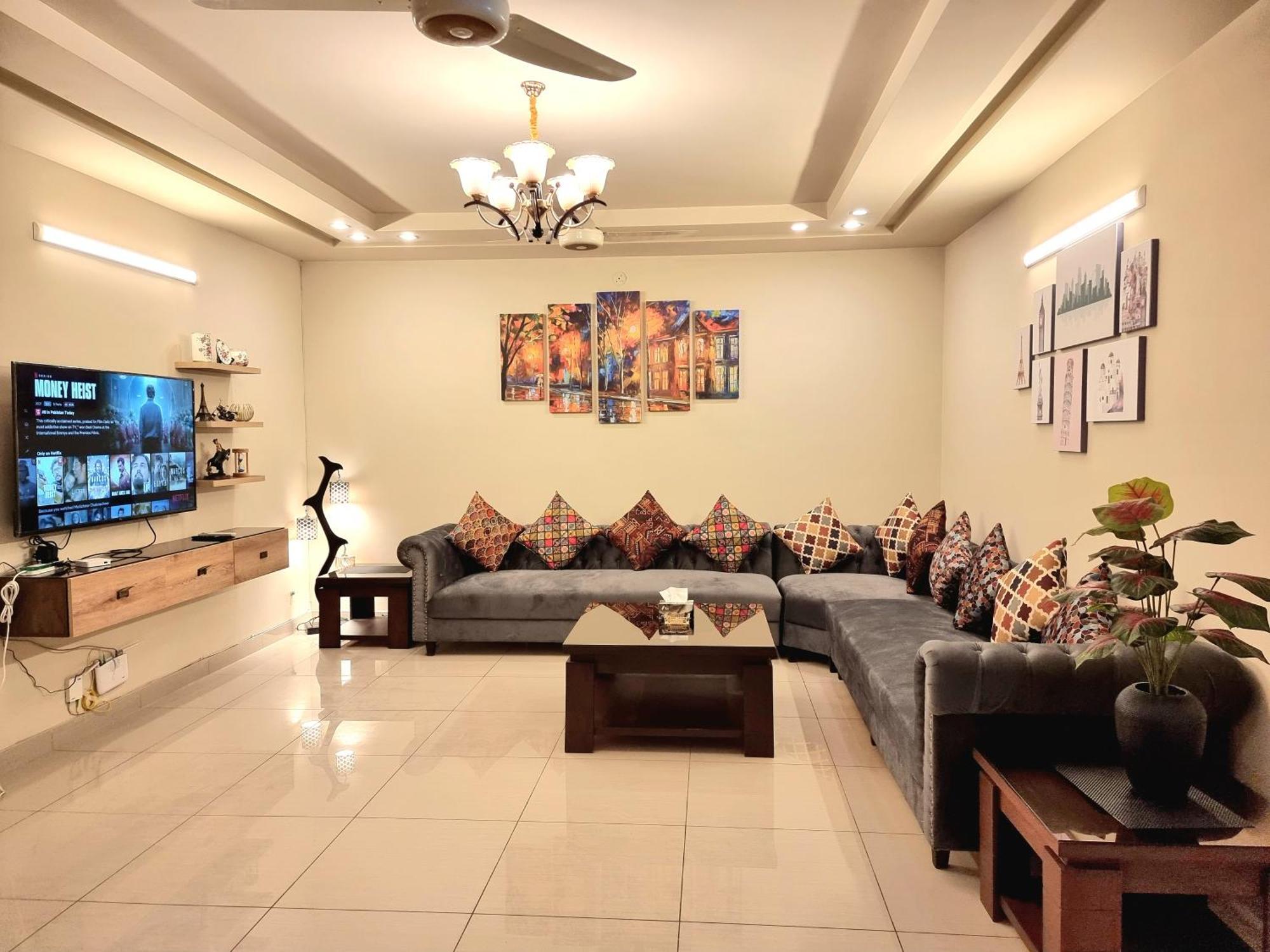 Executive 3 Bedrooms Apartment In Bahria Town 라왈핀디 외부 사진
