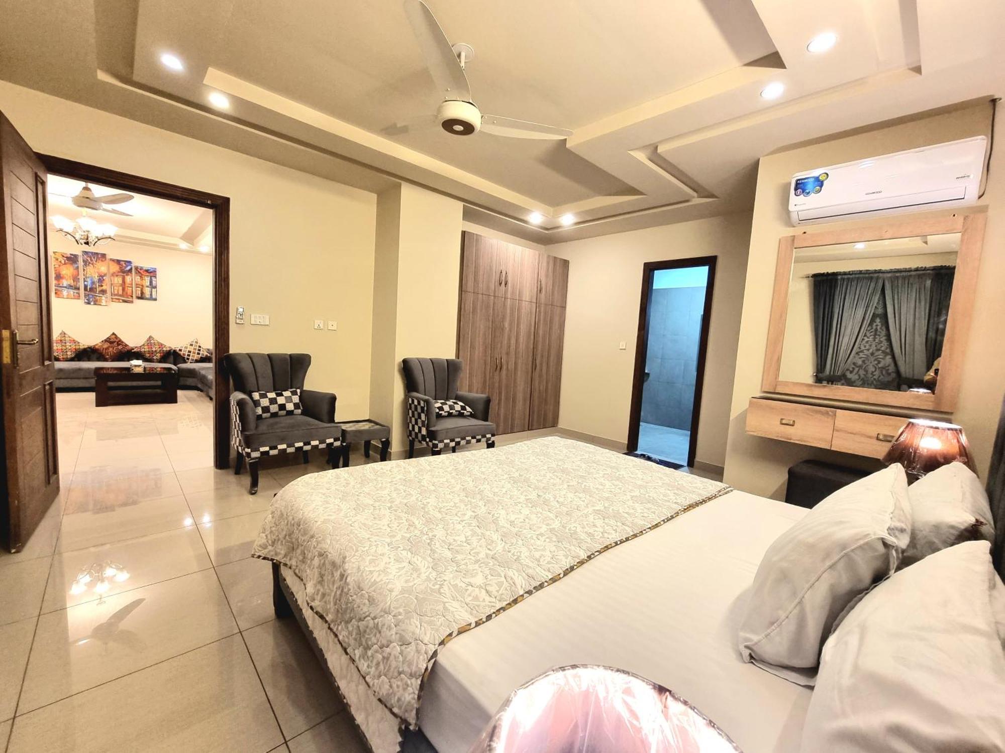 Executive 3 Bedrooms Apartment In Bahria Town 라왈핀디 외부 사진