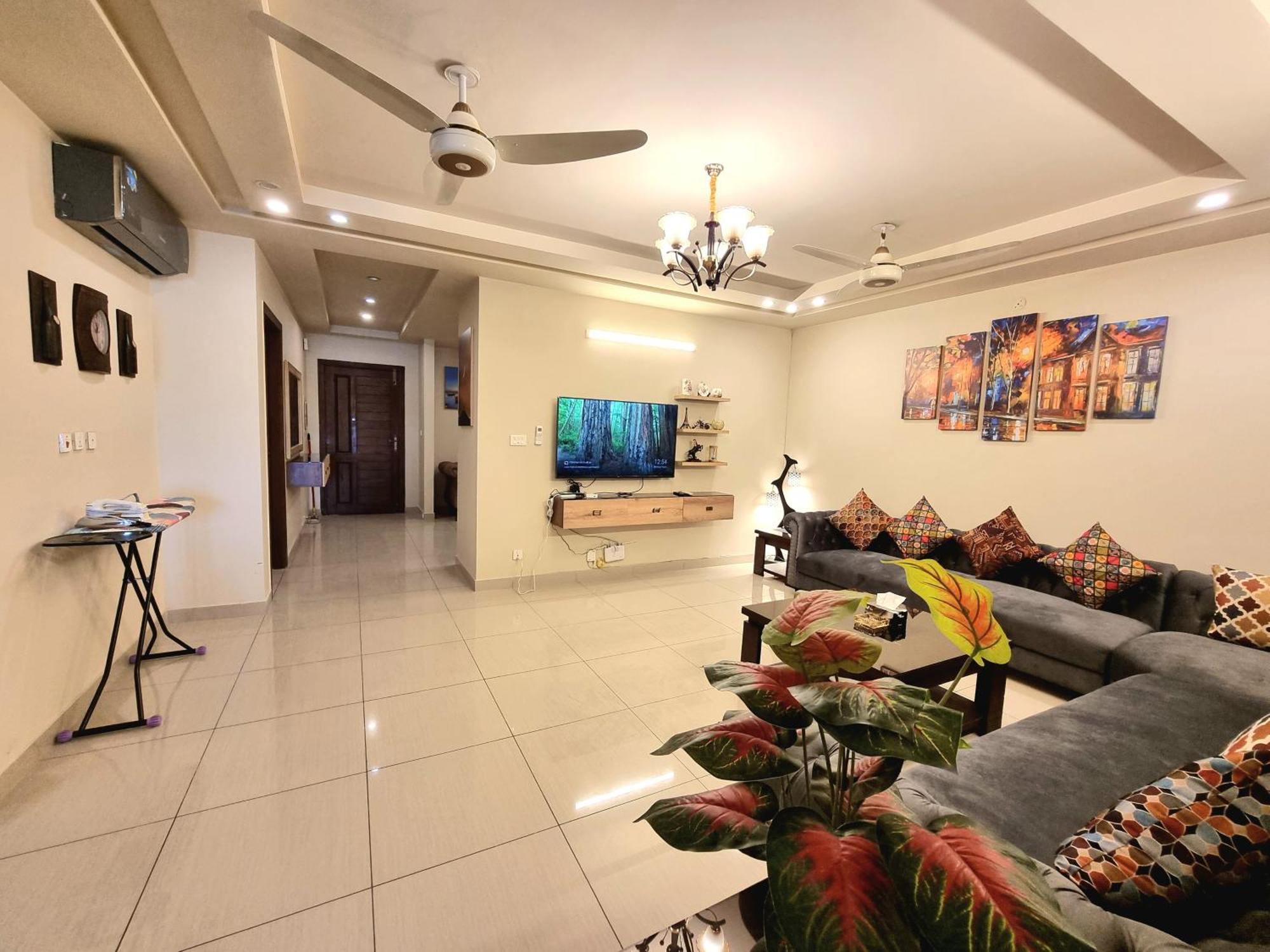 Executive 3 Bedrooms Apartment In Bahria Town 라왈핀디 외부 사진