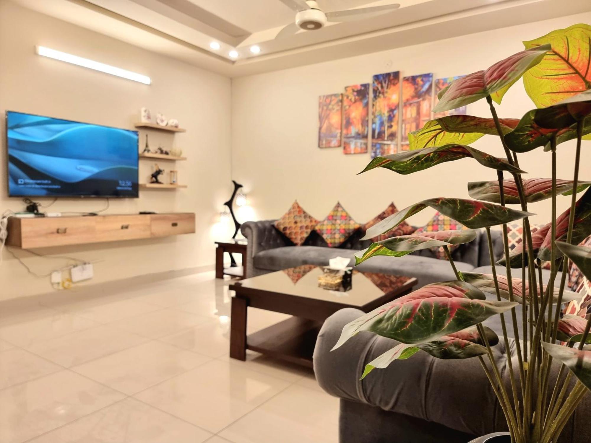 Executive 3 Bedrooms Apartment In Bahria Town 라왈핀디 외부 사진