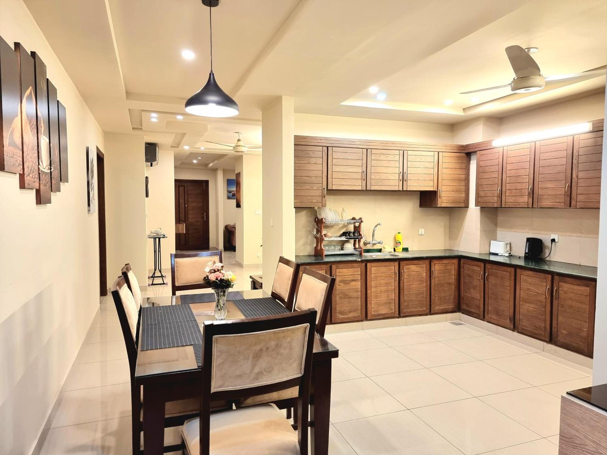 Executive 3 Bedrooms Apartment In Bahria Town 라왈핀디 외부 사진