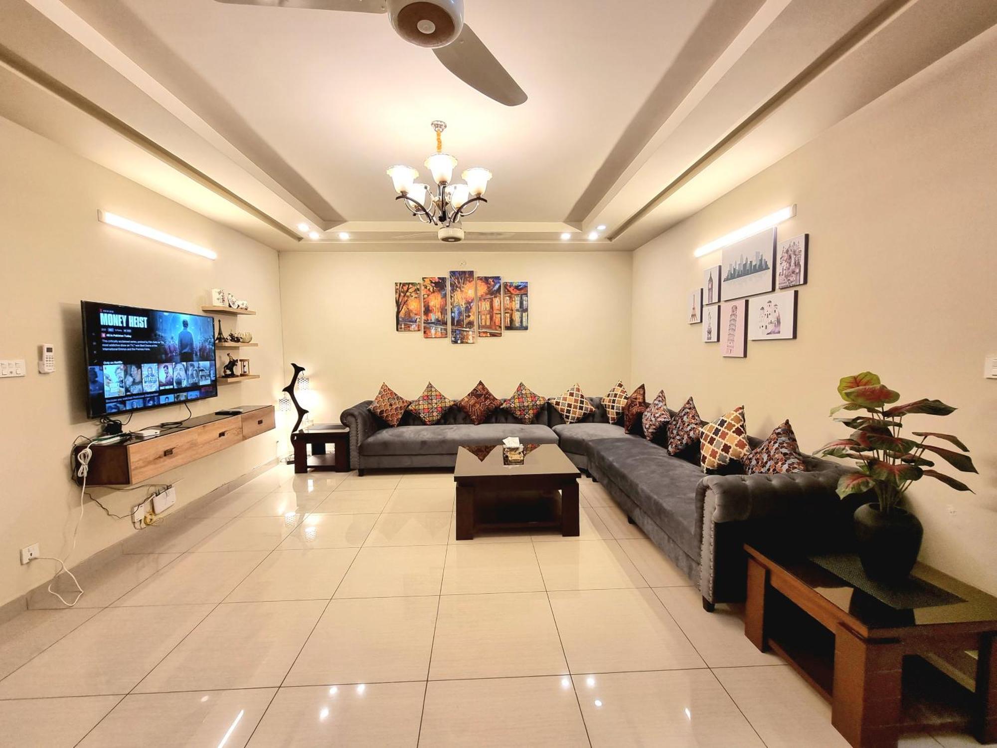 Executive 3 Bedrooms Apartment In Bahria Town 라왈핀디 외부 사진