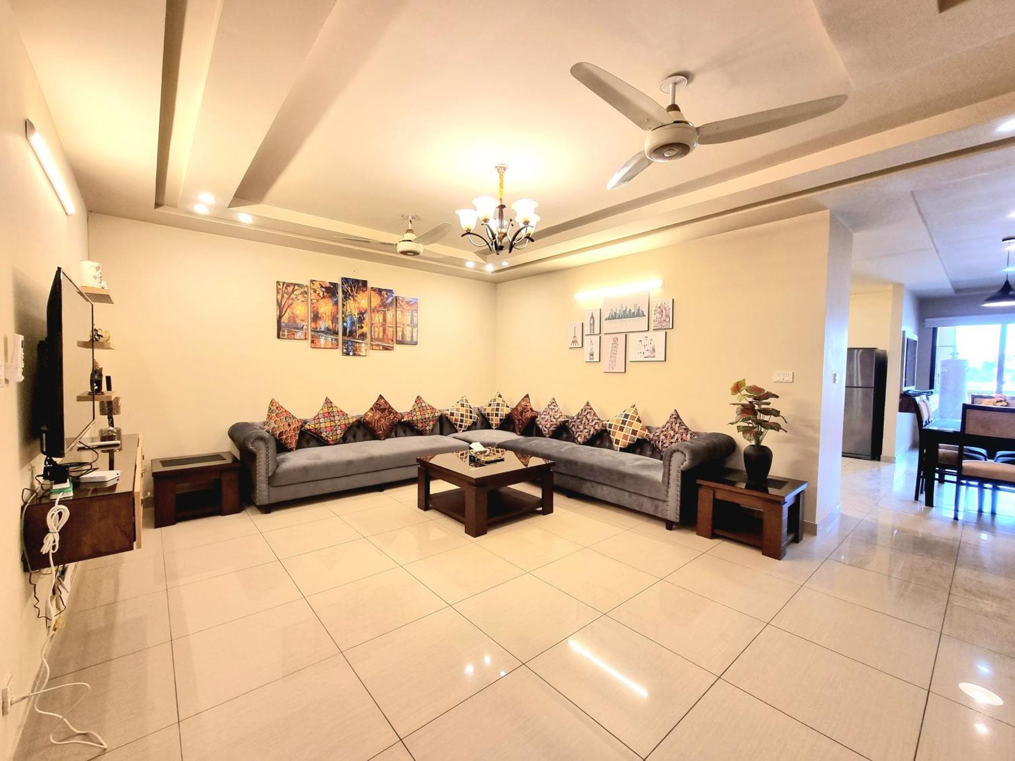 Executive 3 Bedrooms Apartment In Bahria Town 라왈핀디 외부 사진
