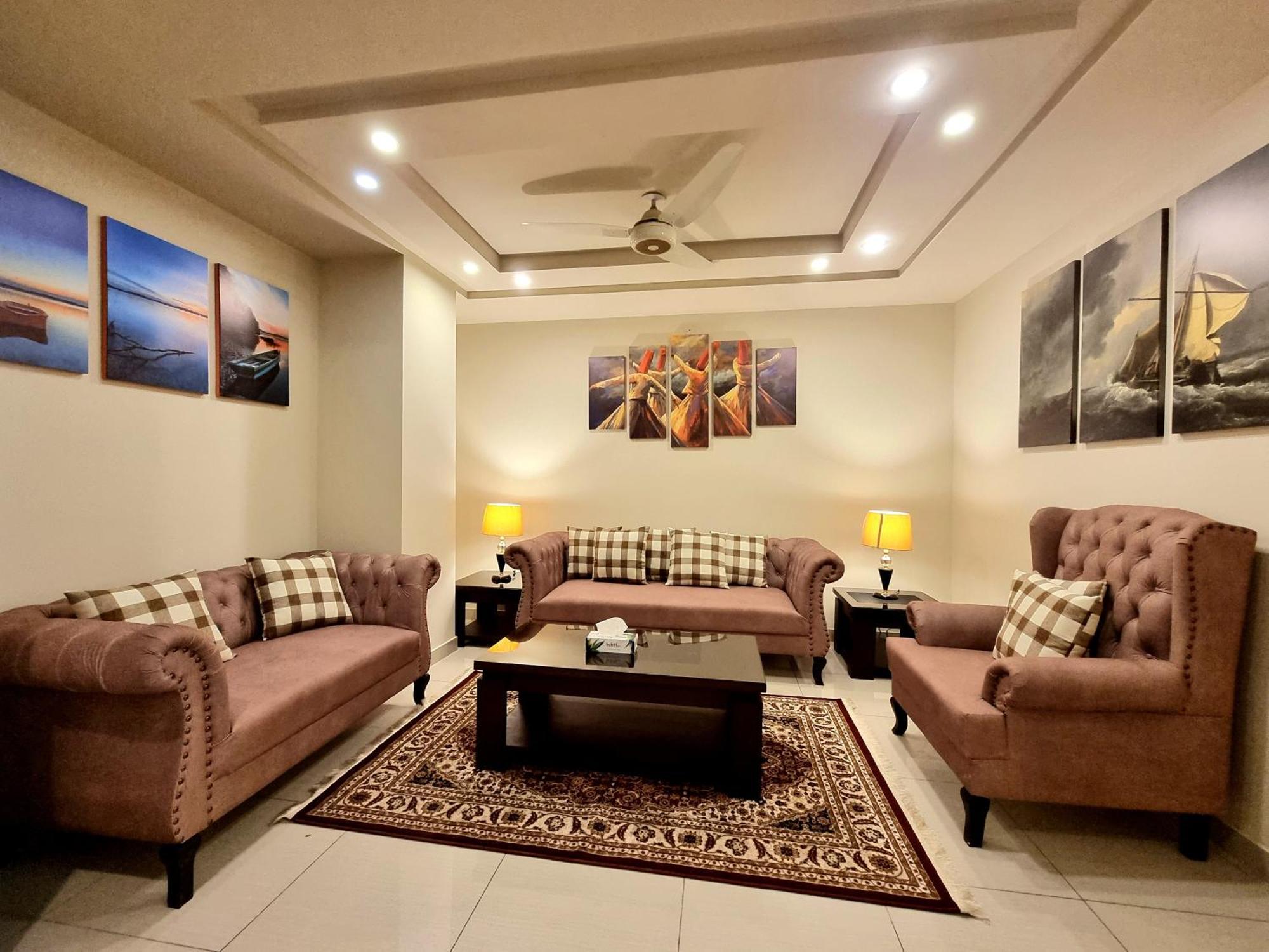 Executive 3 Bedrooms Apartment In Bahria Town 라왈핀디 외부 사진