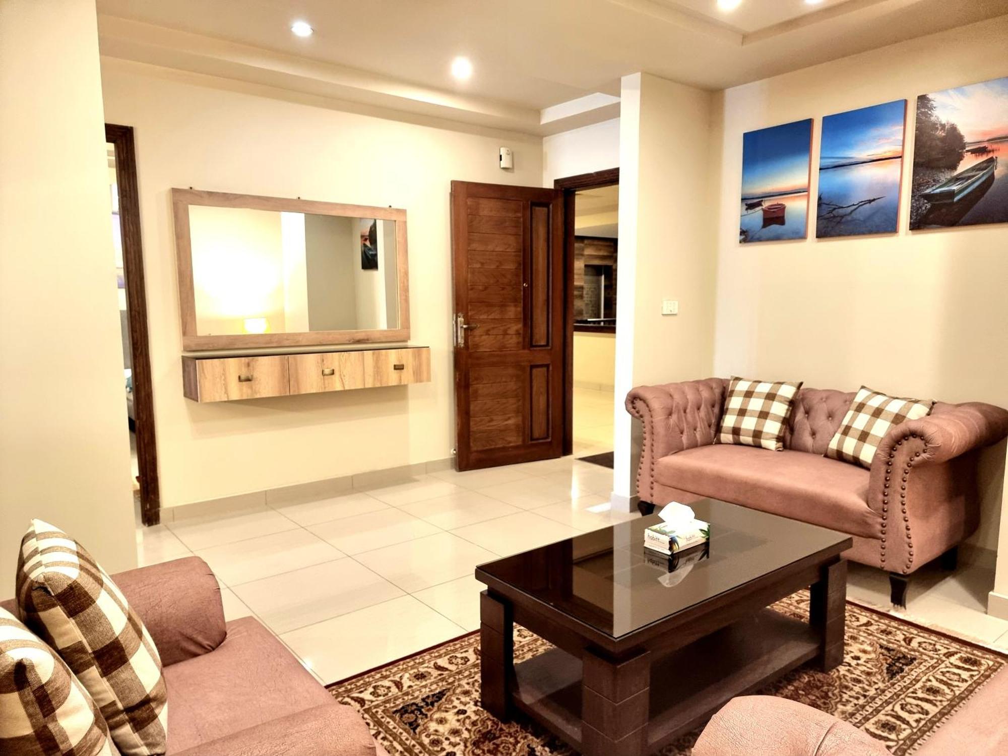 Executive 3 Bedrooms Apartment In Bahria Town 라왈핀디 외부 사진